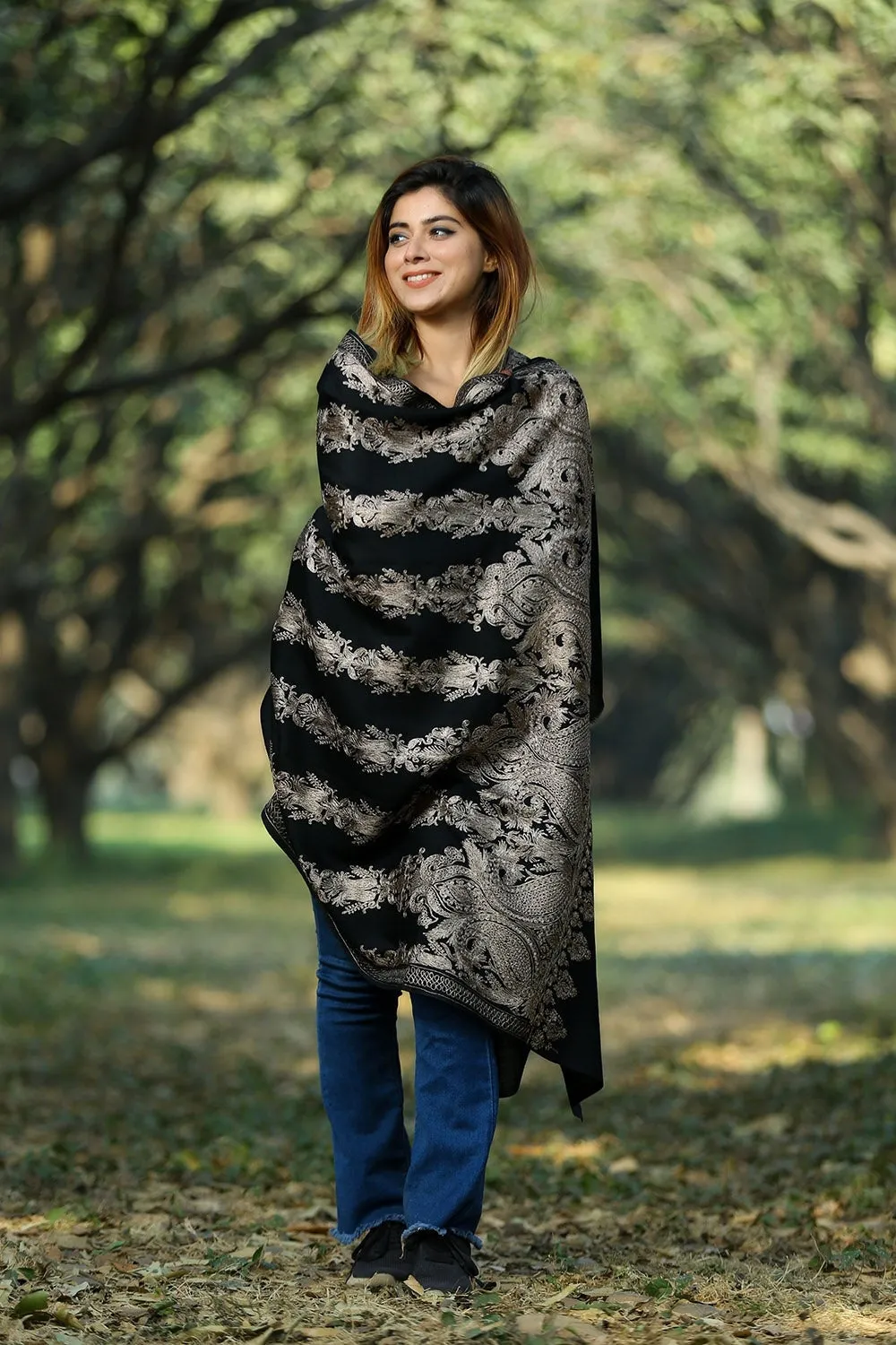 ELEGANT BLACK COLOUR SHAWL DEFINES FEMINISM AND ENHANCES SOPHISTICATION